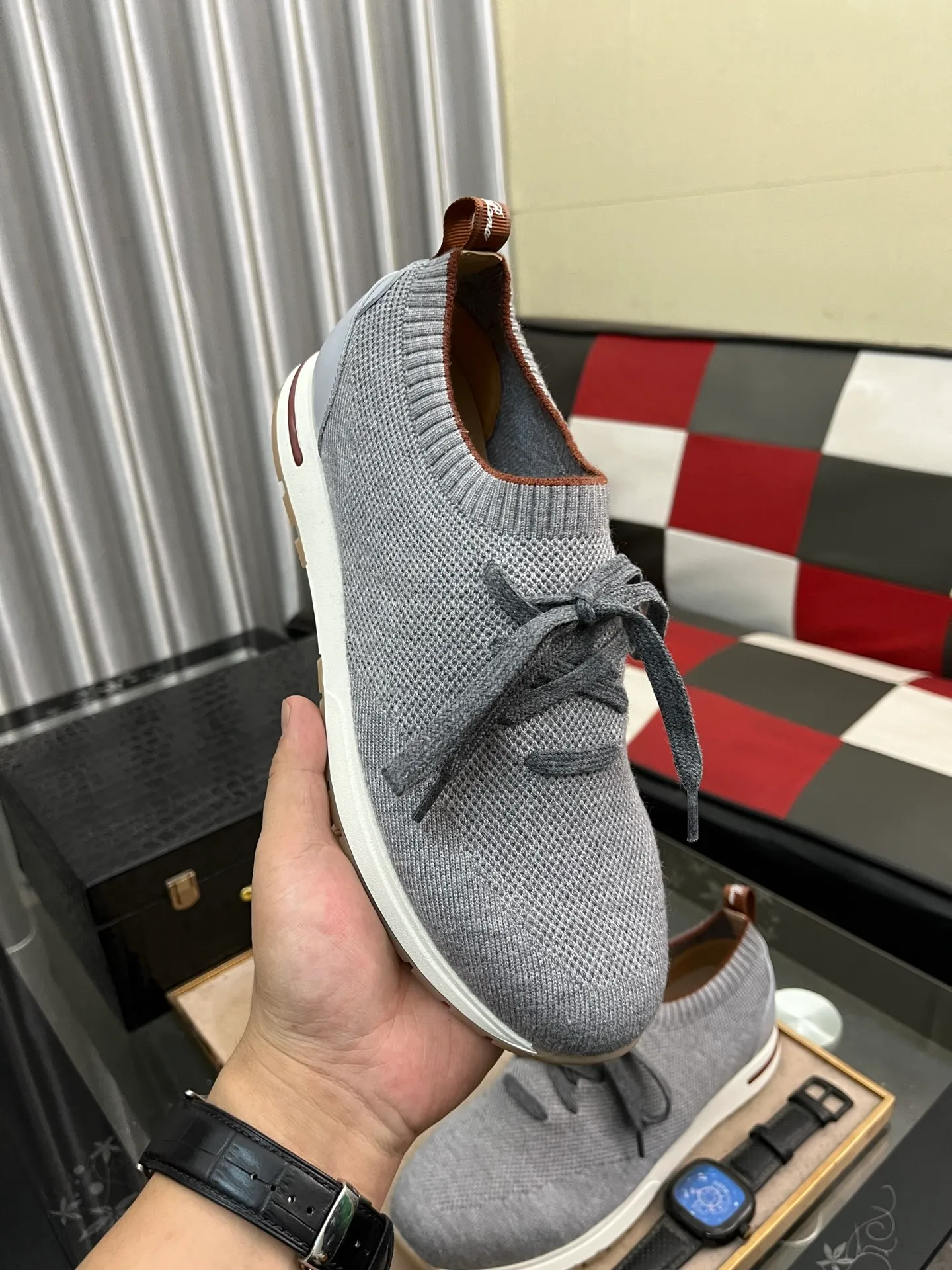 Men's shoes 💰420⌚️⌚️ (loro piana) new moccasin shoes official website original 1:1 mold opening, original quality 💯 fine workmanship, high-end luxury ☘ The upper is made of original waterproof treatment breathable fly-woven suede 🌴 luxury 🐂 leather lining 🍓 rubber wear-resistant outsole, size 38-44 (size 45 can be customized) 5️⃣ colors available